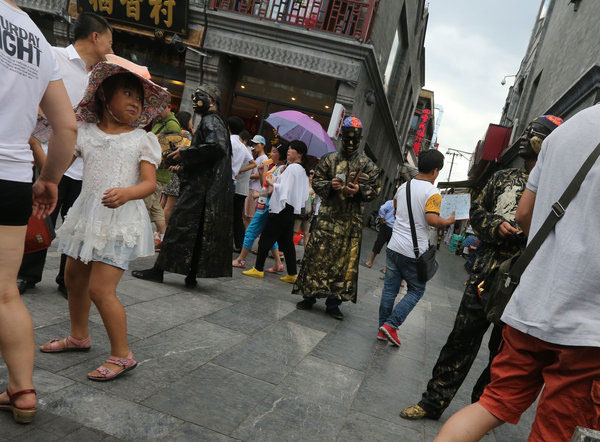 'Bronze' touts cuffed for getting brassy