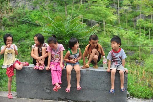 China addresses plight of left-behind children
