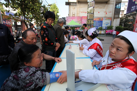 云南巧家開展學雷鋒活動