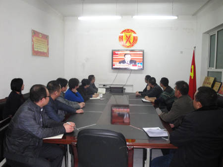 和碩縣干部群眾觀看“兩會(huì)”