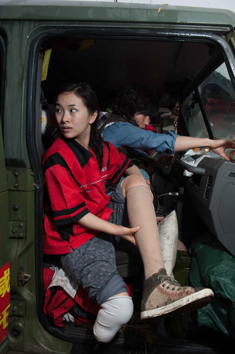 汶川地震斷腿美女教師蘆山救災(zāi)記