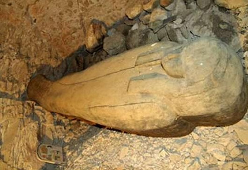 埃及古墓發(fā)現(xiàn)3000年前女尸木乃伊保存完好