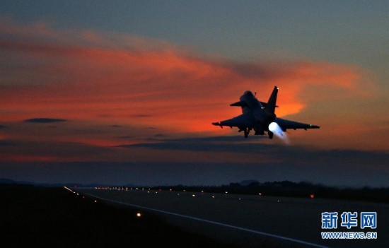 駐滇航空兵三代戰機夜間緊急出擊