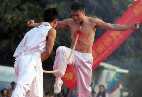 南少林武術(shù)文化節(jié)開幕 武僧展絕技