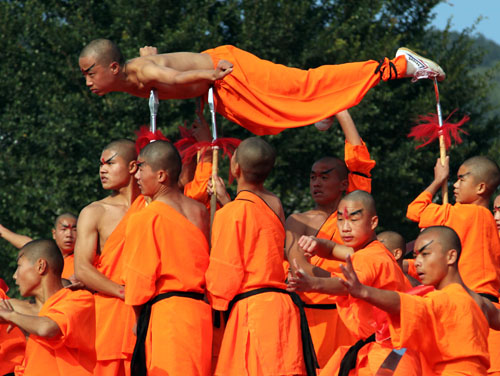 南少林武術(shù)文化節(jié)開幕 武僧展絕技