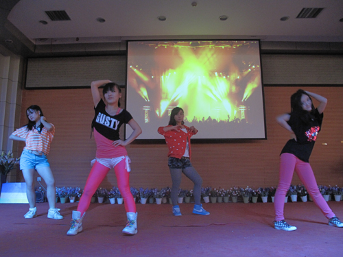 鄭州十一中首屆英語藝術節開幕