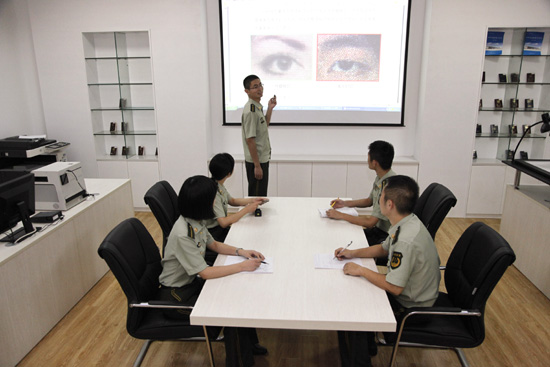 國(guó)門(mén)前的駐守——邊檢證件研究工作掠影