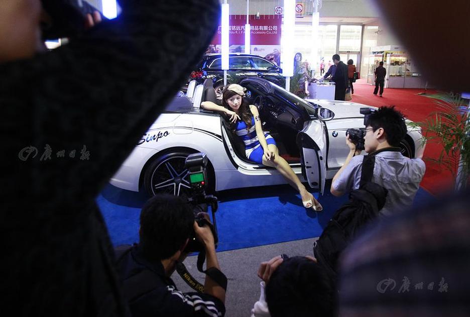 90后學(xué)生嫩模的放肆青春