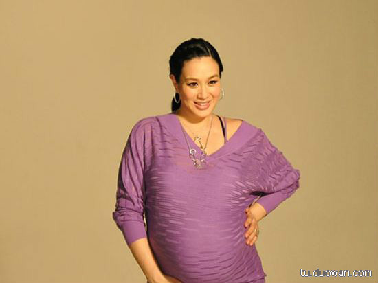 姚晨懷孕9個(gè)月大肚照曝光 女星罕見孕照妖嬈PK（組圖）