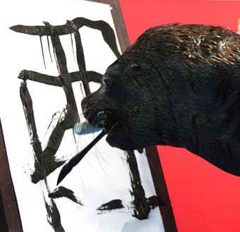Jonao, a sea lion, uses a brush to write a Chinese character which is translated as rooster at the Hakkeijima-Sea Paradise amusement park in Yokohama January 1, 2005. The sea lion's calligraphy performance was to celebrate the new Year of the Rooster.