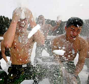 South Korean members of the Special Warfare Command scrub their bodies with snow during an annual severe winter season drill in Pyongchang, about 180 km (113 miles) east of Seoul, January 16, 2006.