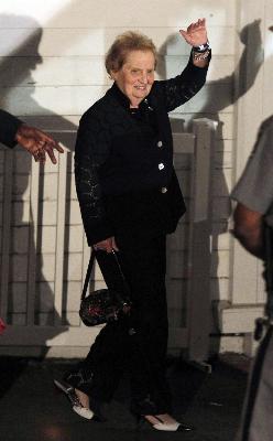 克林頓現身小鎮引轟動 切爾西婚禮攪亂當地居民喜事