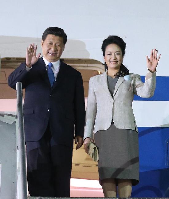 彭麗媛在出訪期間穿過哪五套衣服？