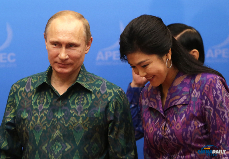 各國領導人著印尼傳統(tǒng)服裝亮相APEC峰會