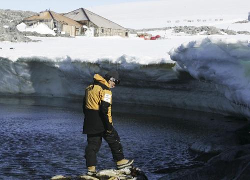 澳探險(xiǎn)隊(duì)在南極發(fā)現(xiàn)近百年前飛機(jī)殘骸