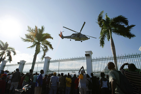 海地地震一周后 救援行動(dòng)困難重重