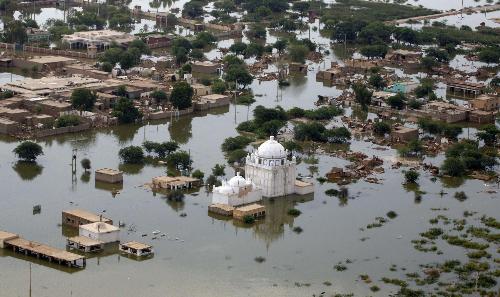 拉登新錄音再議巴洪災 聯(lián)合國救援飛機在巴遇險