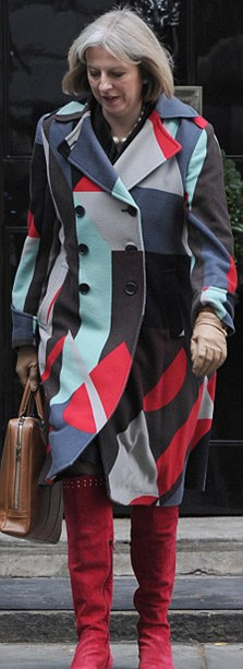 英國首相助手抨擊內閣女大臣著裝丑陋、不堪入目