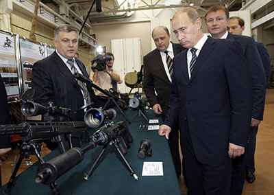 俄工人索要禮物 普京勉為其難贈以名表