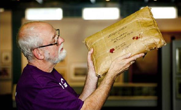 挪威小鎮開啟“百年包裹” 沒股票沒鉆石鎮長好失望