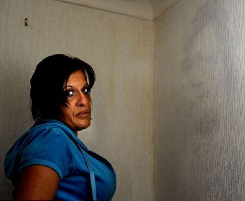 臥室墻壁驚現(xiàn)去世丈夫影像 英婦女求助牧師驅(qū)邪