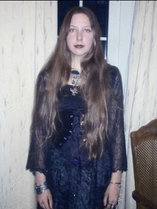 英國女大學(xué)生練就39厘米小蠻腰 成為“全英細腰第一人”