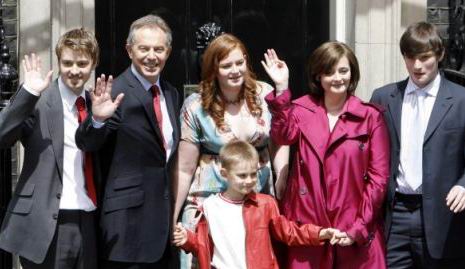 英前首相布萊爾被爆家財萬貫吝付辦公室實習(xí)生工資