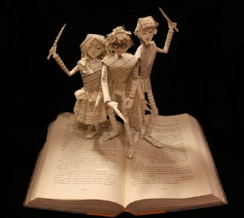 哈利•波特、湯姆•索亞從書里冒出來(lái)！絕美紙雕讓主角“復(fù)活”