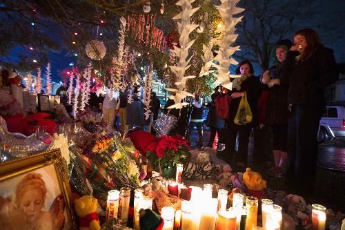 康州槍擊案之后:家長(zhǎng)和教師呼吁加強(qiáng)校園安全