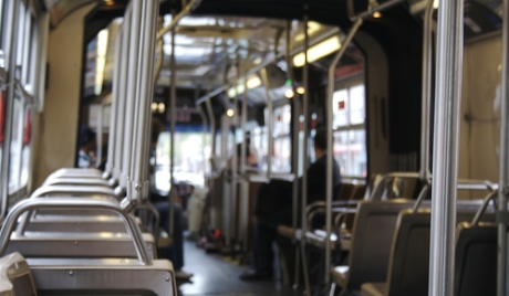 在公交車上秘密安裝“竊聽器” 美國政府被指欲加強(qiáng)對(duì)民眾監(jiān)控