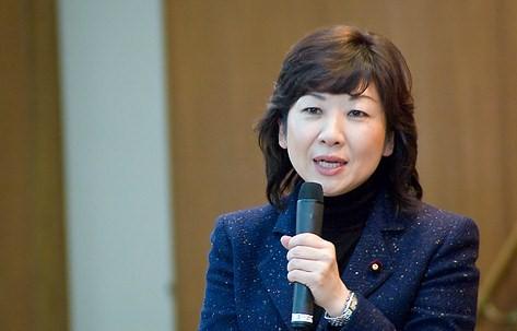 安倍正式出任日本新首相 女性任高級助手、新防衛(wèi)大臣對華強硬
