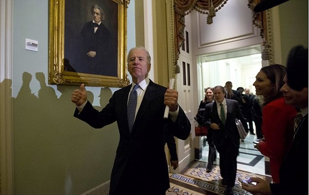 美參議院通過“財政懸崖”解決方案 自動減支措施推遲兩個月