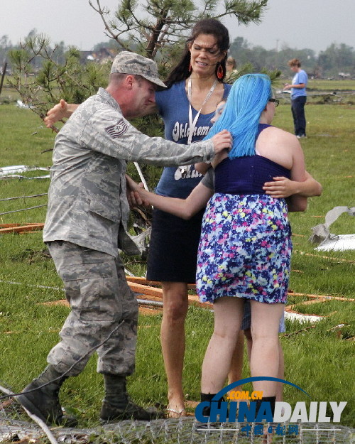 美國俄克拉荷馬市郊遭龍卷風重創(chuàng) 近百人死亡