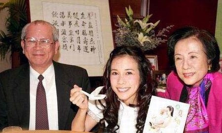 明星罕見全家福：周濤清新可人 吳尊全家俊男美女