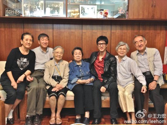 明星罕見全家福：周濤清新可人 吳尊全家俊男美女