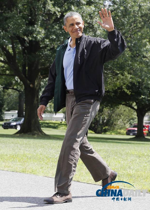 奧巴馬度生日假歸來 微笑揮手心情甚好（組圖）