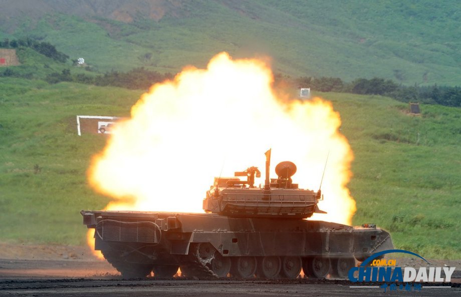 日本自衛隊舉行年度實彈演習 聲勢浩大火光四溢（圖）