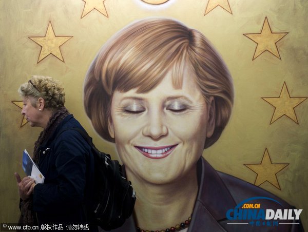 默克爾“小清新照”現(xiàn)身柏林藝術(shù)博覽會（組圖）