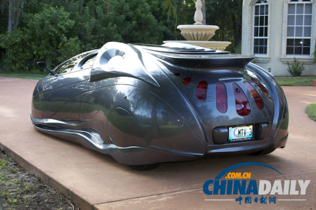 美國男子網上高價售自制汽車 外形超炫似空中滑翔