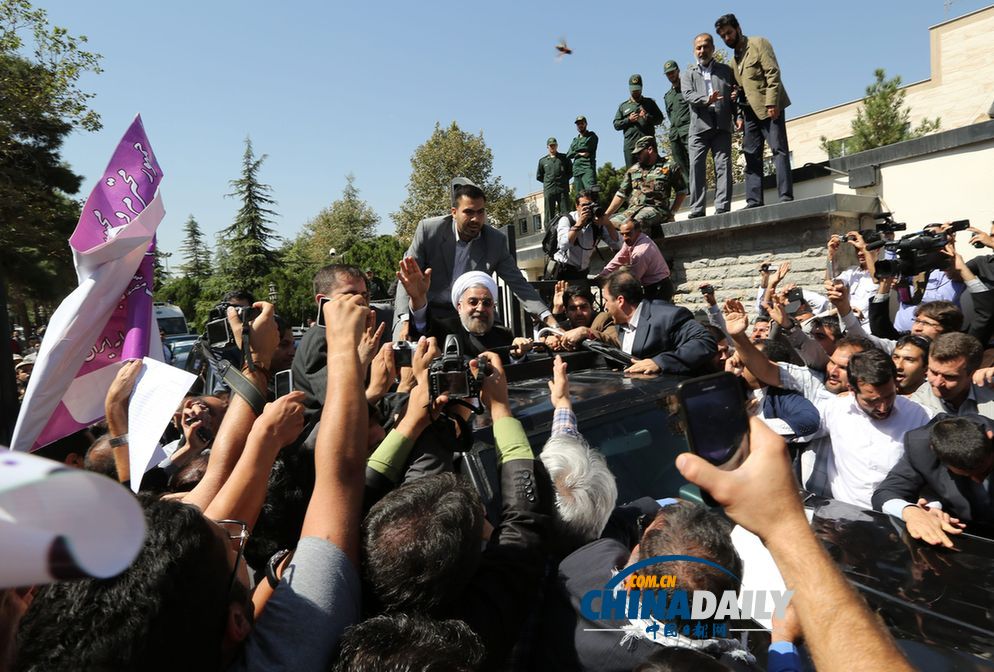 魯哈尼與奧巴馬歷史性通話后回國(guó) 遭熱捧和扔鞋“兩重天”（圖）