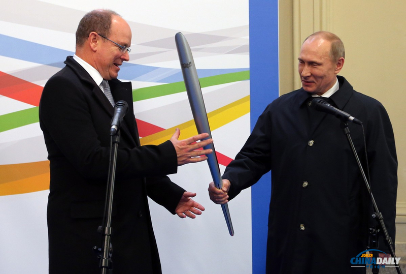 普京向摩納哥親王轉(zhuǎn)交索契奧運(yùn)會(huì)火炬