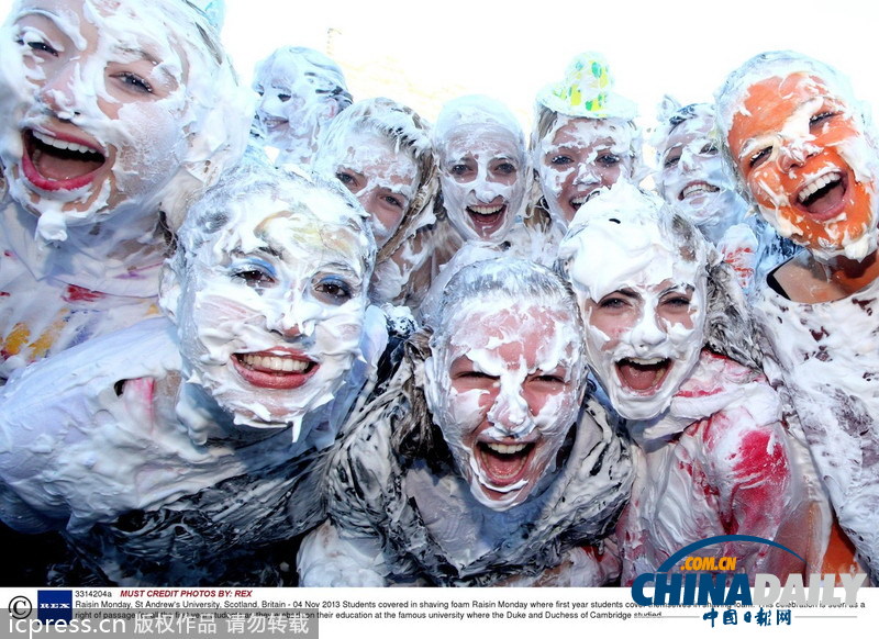 蘇格蘭學(xué)生創(chuàng)意無限 臉涂剃須泡沫活動別開生面