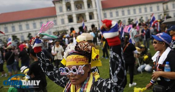 泰國示威者硬闖軍隊總部 已經和平離開