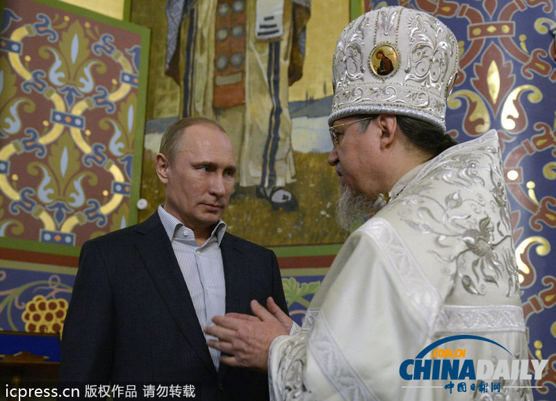 普京打破傳統(tǒng)在索契和民眾慶祝東正教圣誕節(jié)