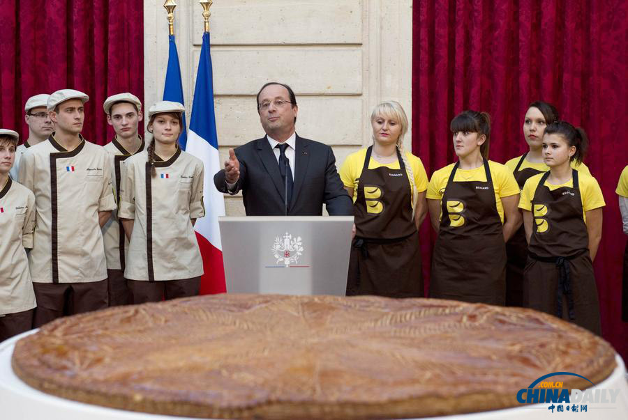 慶祝傳統主顯節 法國總統奧朗德愛麗舍宮切巨型蛋糕