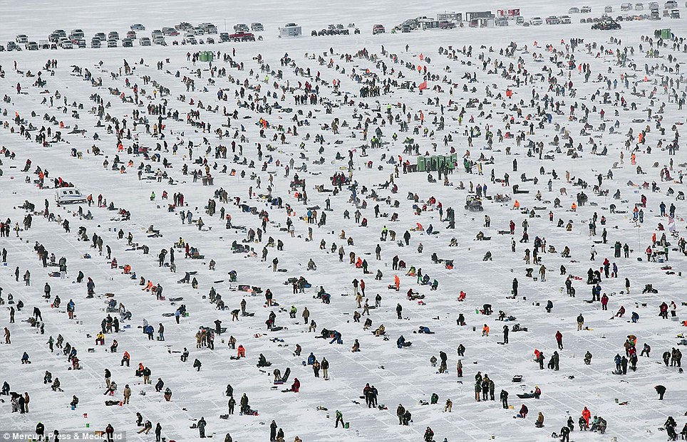 逾萬美國人零下40度參加釣魚比賽