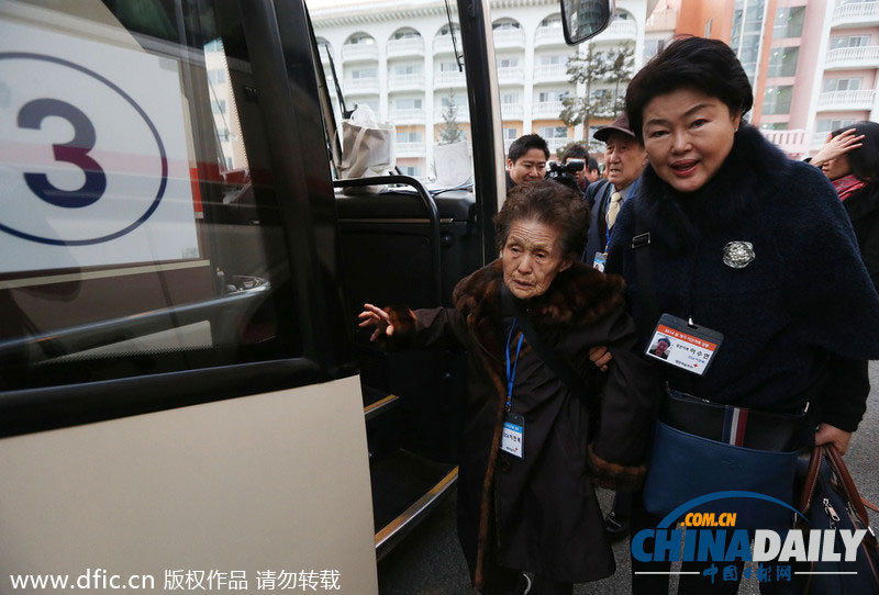 朝韓離散家屬團(tuán)聚活動(dòng)今日啟動(dòng) 家屬團(tuán)從束草出發(fā)