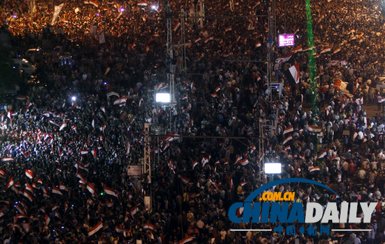 埃及示威者攻擊開羅穆兄會總部 點火砸毀物品