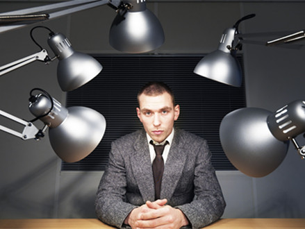 英國(guó)公司招人出奇招:來(lái)面試就給1000鎊