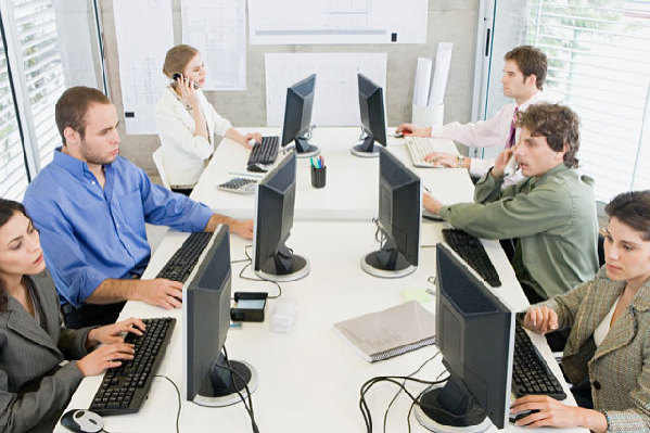 社交太多,忘了工作?